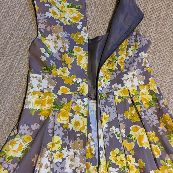 R&K yellow and grey floral sundress, size 6 - Picture 9 of 12